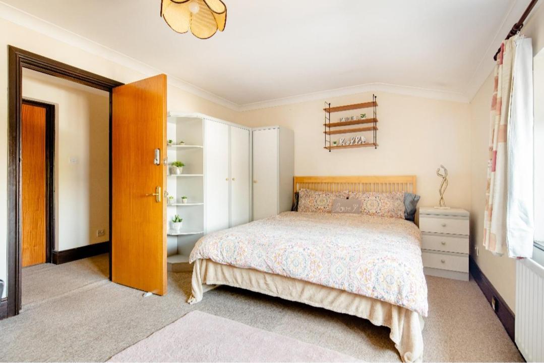 Spacious Room 2 Mins From Station 런던 외부 사진