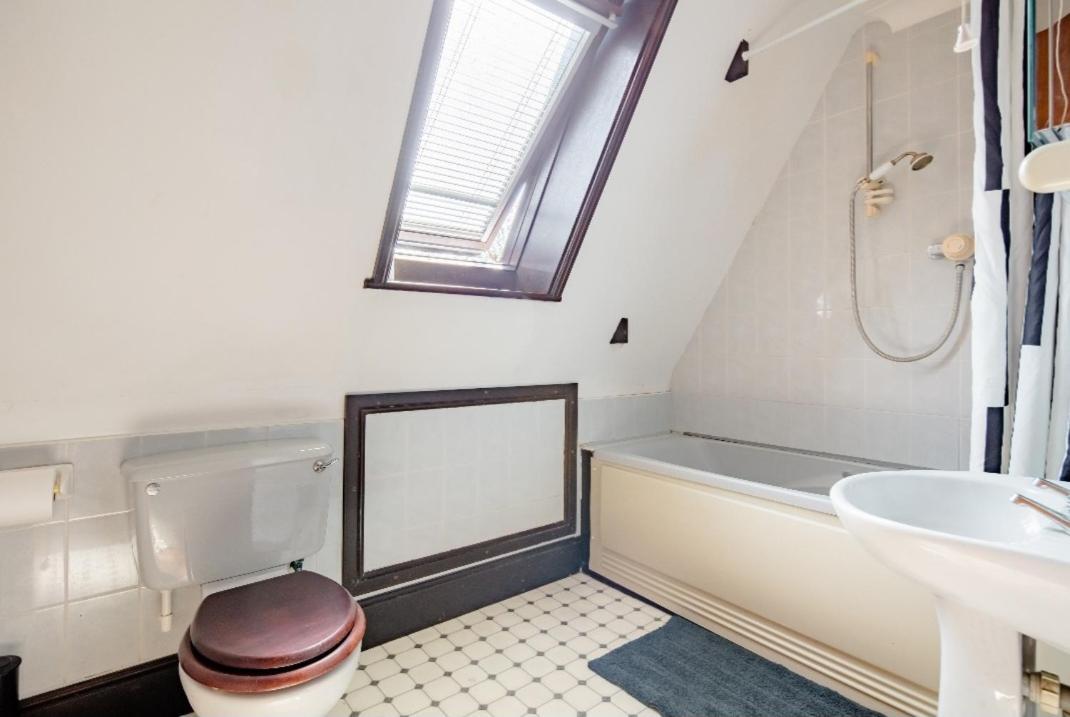 Spacious Room 2 Mins From Station 런던 외부 사진